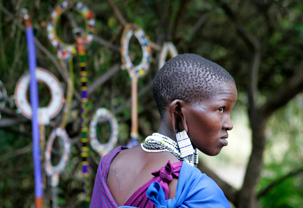 mike carlson photography masaai bead seller tanzania