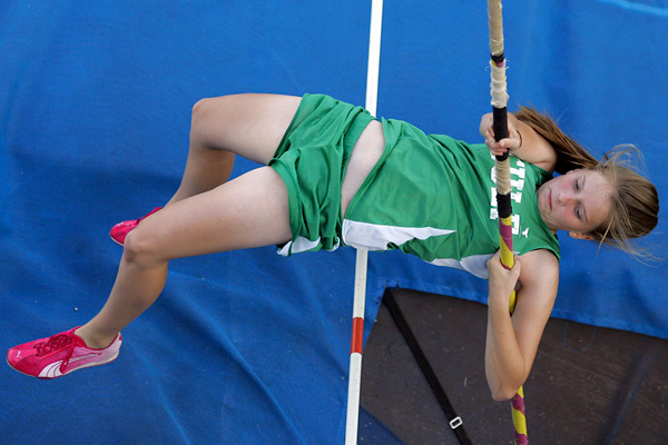 mike carlson photography pole vaulting